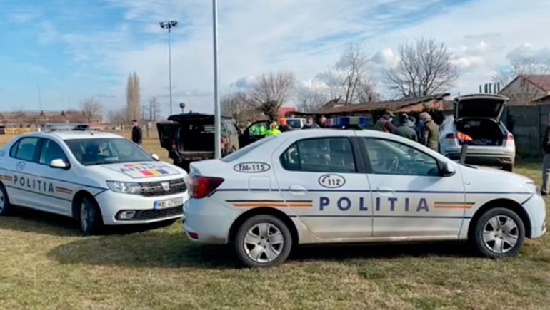 Șofer scandalagiu trimis după gratii. Polițiștii, nevoiți să îl scoată cu forța din mașină