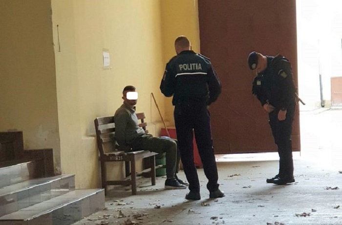 OAȘ. Un tânăr a sărit să își apere bunica și a fost bătut de niște scandalagii