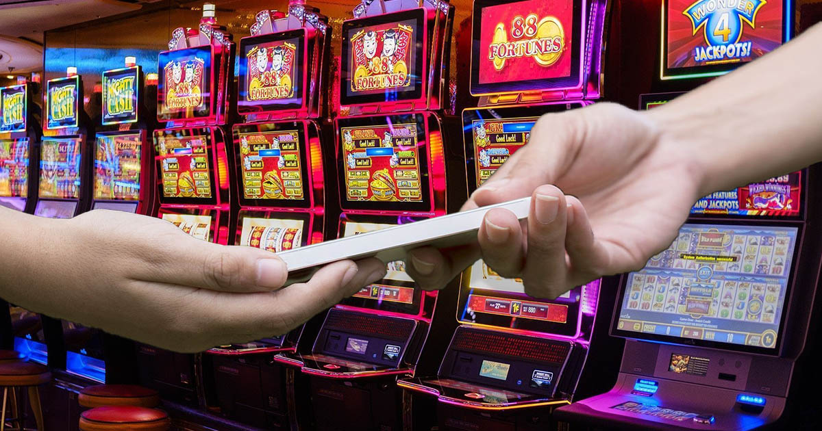 A cerut împrumut telefonul, apoi l-a băgat în buzunar. Sătmăreanul s-a ales cu dosar penal