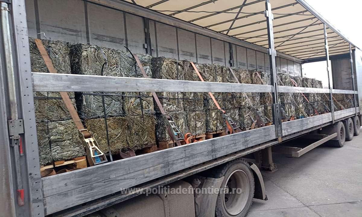 FOTO. Tone de deșeuri din Germania și Slovacia, trimise înapoi de frontieriștii sătmăreni