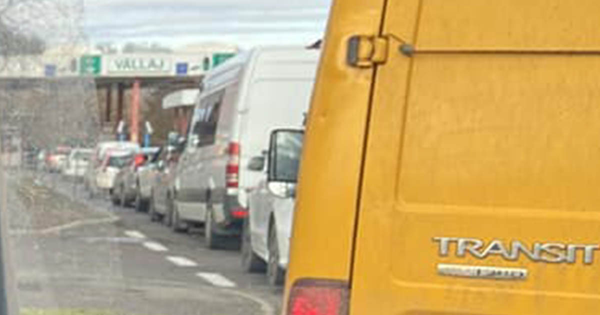 FOTO. Nebunie la vămile din județ. Cod roșu la vama Petea. Românii se întorc la muncă în străinătate