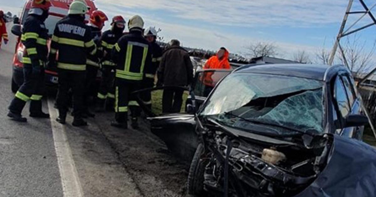 FOTO. Accident grav, cu patru victime. O persoană a rămas încarcerată pe DN 19 Satu Mare - Oradea