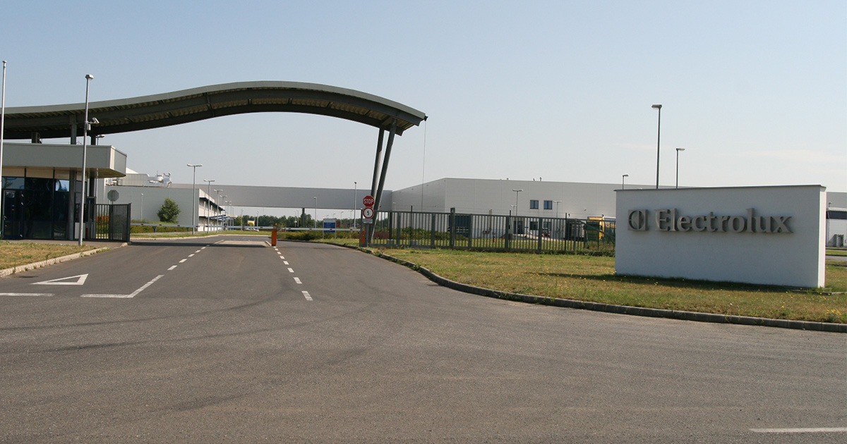 Electrolux va închide fabrica din Nyiregyhaza. Ia în calcul vinderea uzinei