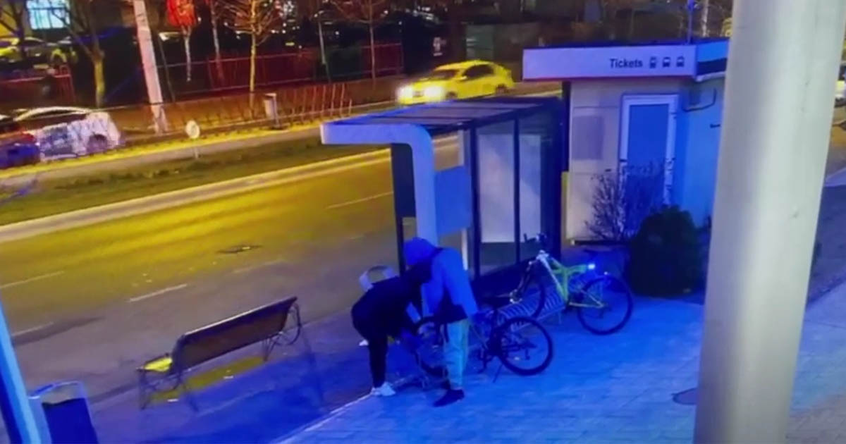 VIDEO. Au furat o bicicletă în 18 secunde. În următoarele trei au fost prinși de polițiștii din Capitală