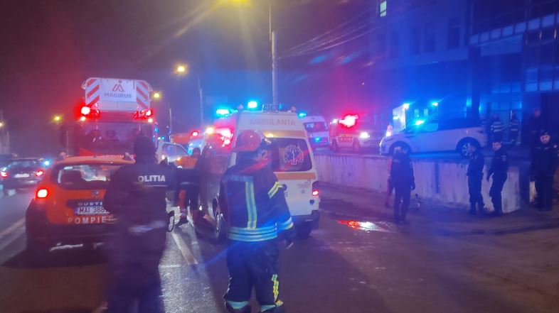 FOTO/VIDEO. Incendiu la un spital privat din Cluj-Napoca. A fost activat Planul Roșu. Pacienții și angajații, evacuați