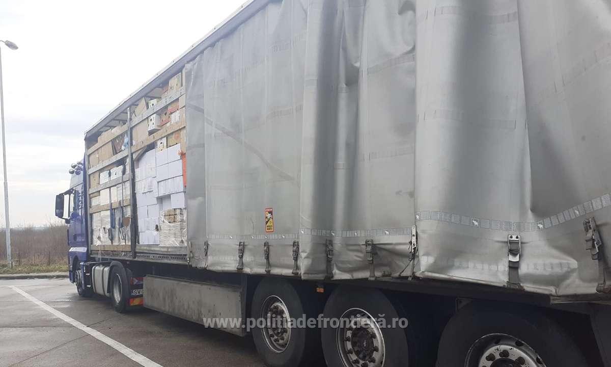 REVOLTĂTOR. Haine murdarea și alimentele expirate, cu zecile de tone, pentru săracii din România