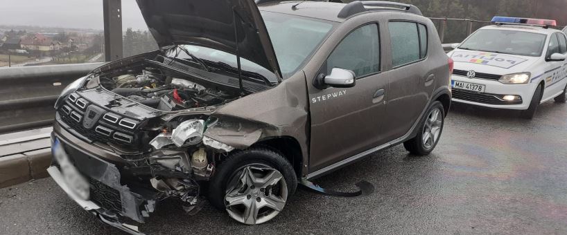 FOTO. Accident pe autostradă. Un tânăr sătmărean a lovit cu mașina o autoutilitară