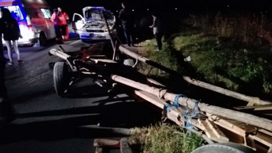 FOTO. Accident cu multiple victime! Un sătmărean a intrat cu mașina într-o căruță
