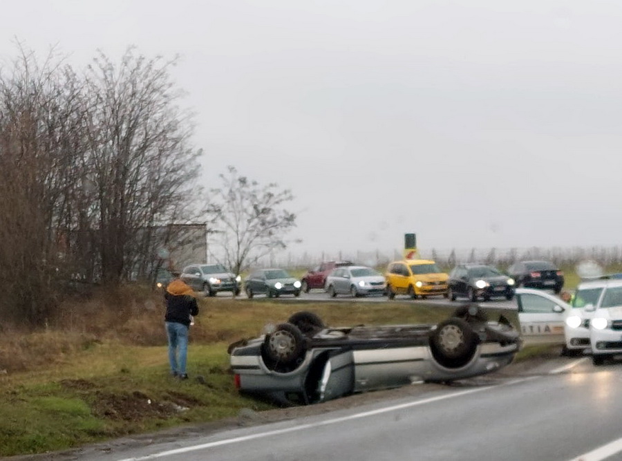 Mașină răsturnată în șanț pe Drumul Național 19, între Satu Mare și Oradea