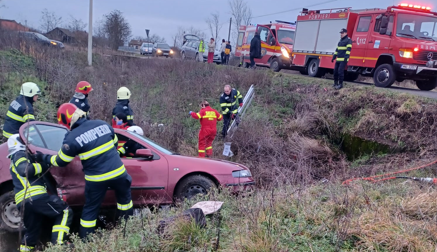FOTO/VIDEO. Sătmărean nevinovat, aruncat cu mașina de pe șosea. A ajuns la Urgență