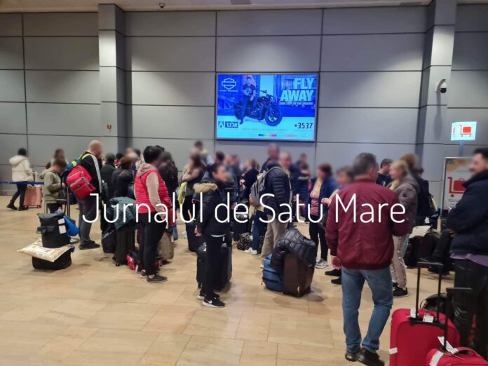 FOTO. Pățania zecilor de sătmăreni abandonați într-un aeroport din Israel. Deși aveau bilete!