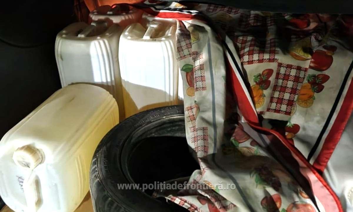 FOTO. Un sătmărean își transporta țuica cu duba. Poliția l-a oprit, i-a confiscat tot și i-a făcut dosar penal