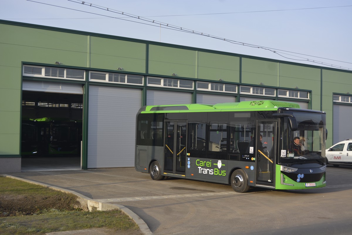 FOTO. Careiul și-a primit noile autobuze electrice. Urmează 140 de biciclete electrice de închiriat