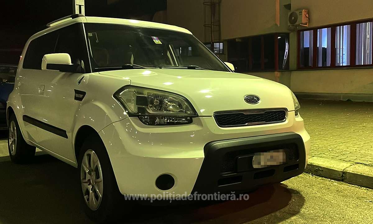 FOTO. VAMA PETEA. Un român a vrut să iasă din țară, dar mașina i-a fost luată de polițiști