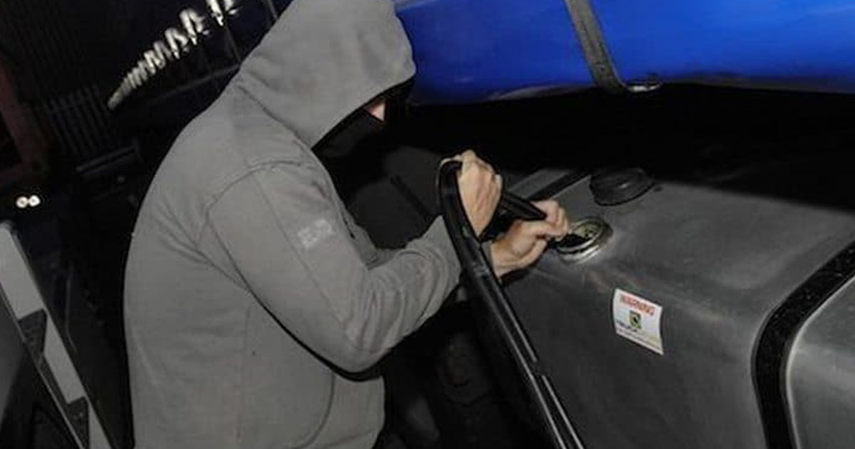 Un sătmărean și doi maramureșeni, prinși la furat de combustibil. Le-au făcut cu ochiul niște utilaje agricole