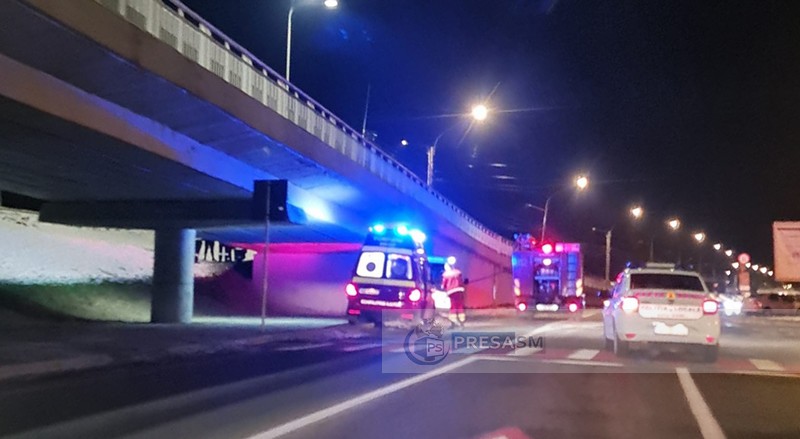 FOTO. Incendiu la baza Podului Decebal, din Satu Mare. Posibilă victimă