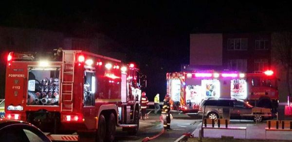 FOTO. Incendiu la spitalul din județul vecin.  12 pacienţi şi o asistentă s-au evacuat