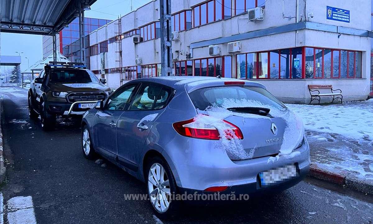 FOTO. Tânăr lăsat fără mașină în Vama Petea. Șoferul venea din Ungaria