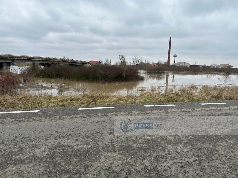 FOTO/VIDEO. Cod portocaliu de inundații în județul Satu Mare. Râul Crasna, aproape să iasă din matcă
