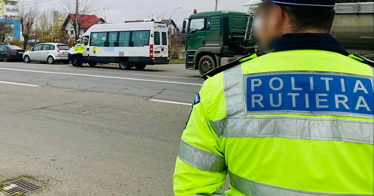 Polițiști dintr-un județ al țării, reținuți pentru luare de mită. Au primit de la șoferi și mese la restaurant