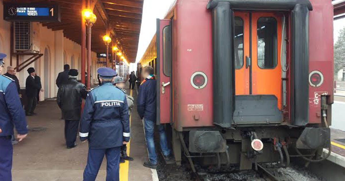 Un tată și fiul său s-au bătut în tren, apoi în mașină. La un pas de un accident tragic