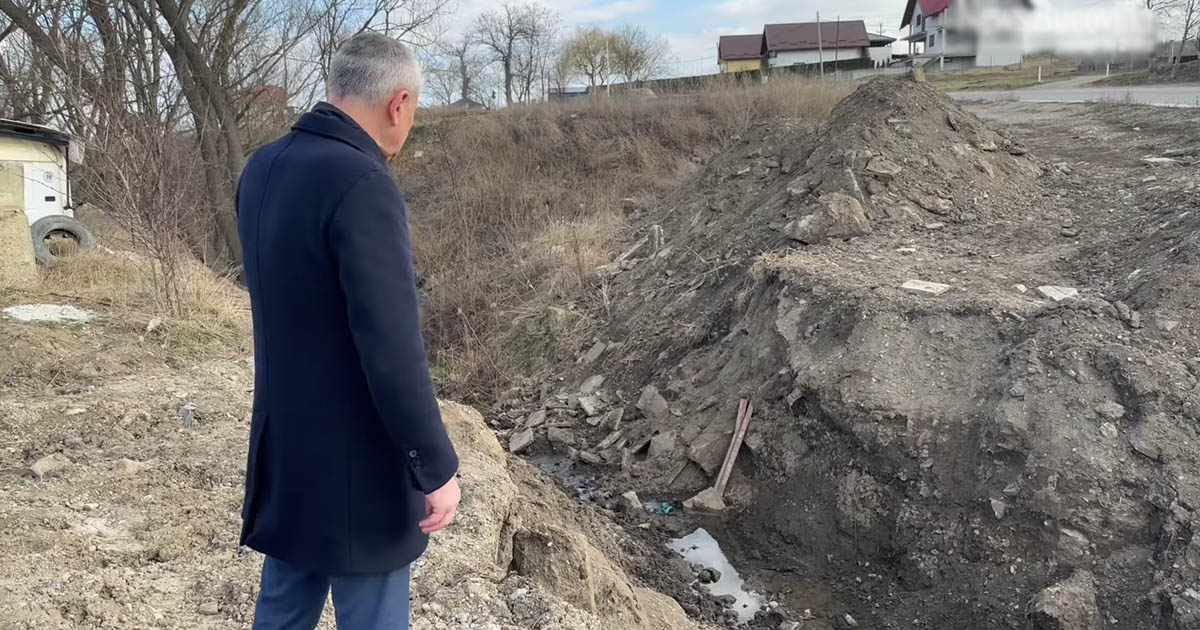 VIDEO. Se întâmplă în România. Un pod de beton a fost furat într-o noapte: "Le-a luat cu un excavator"