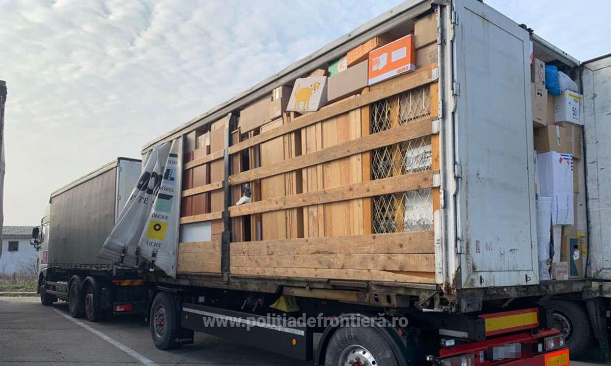 FOTO. Camioane, cu zeci de tone de ”marfă”, interzise prin Vama Petea! Retrimise spre Ungaria