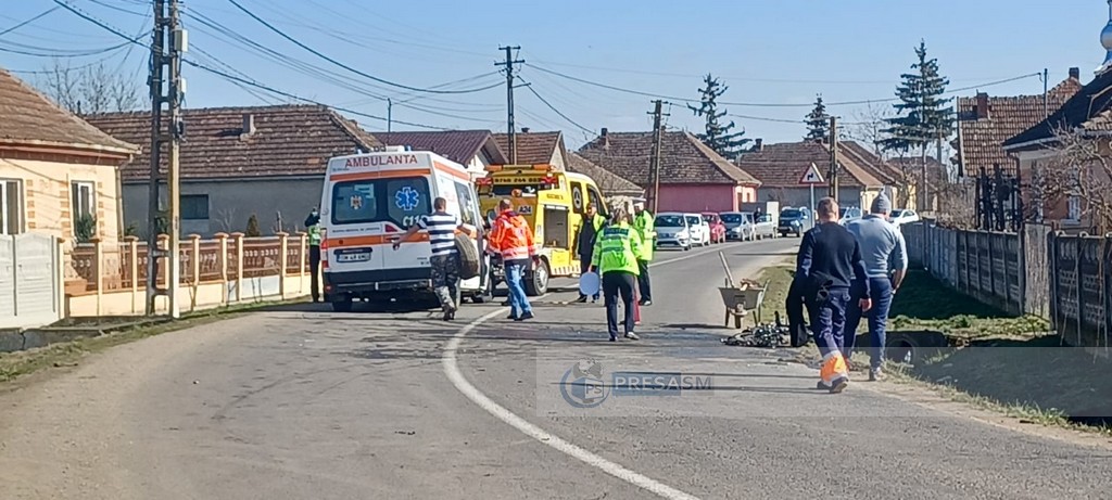 Ambulanțieri agresați astăzi în județul Satu Mare. Ambulanță avariată, chiar de față cu Poliția