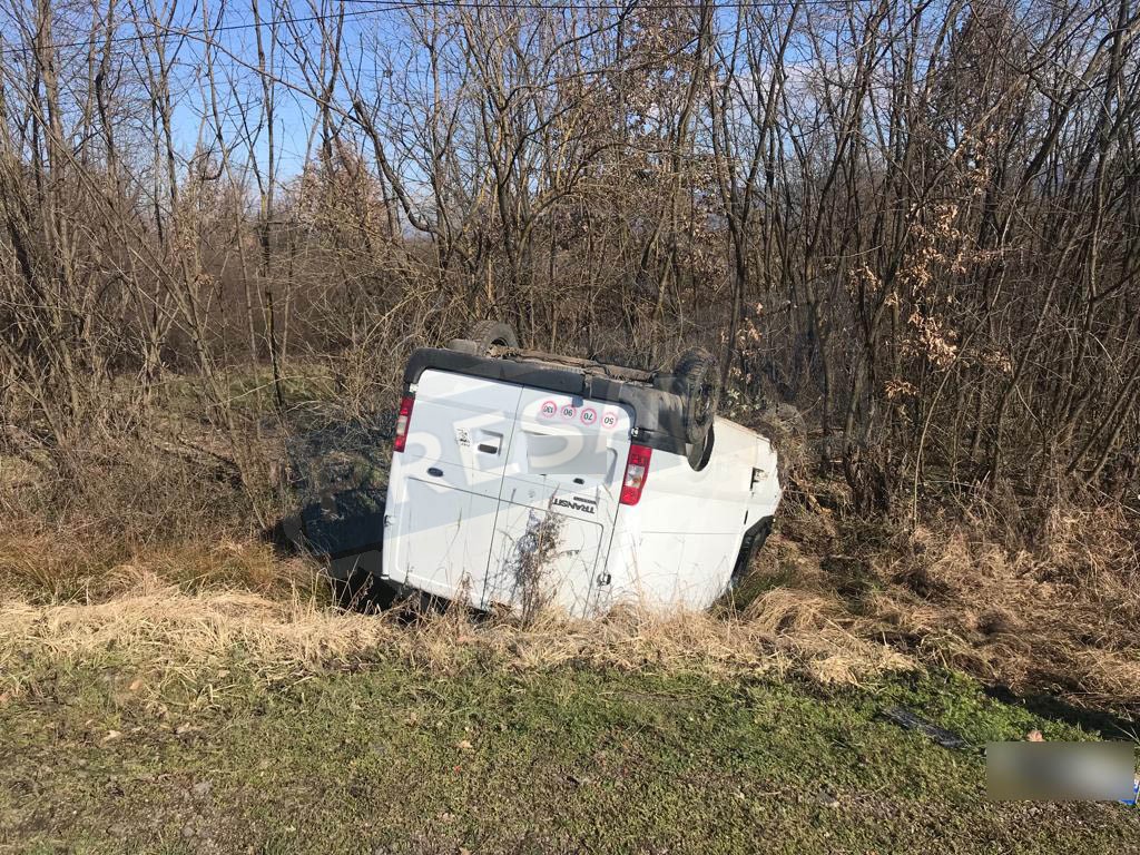 FOTO. Accident în județul Satu Mare. Un șofer s-a răsturnat cu mașina