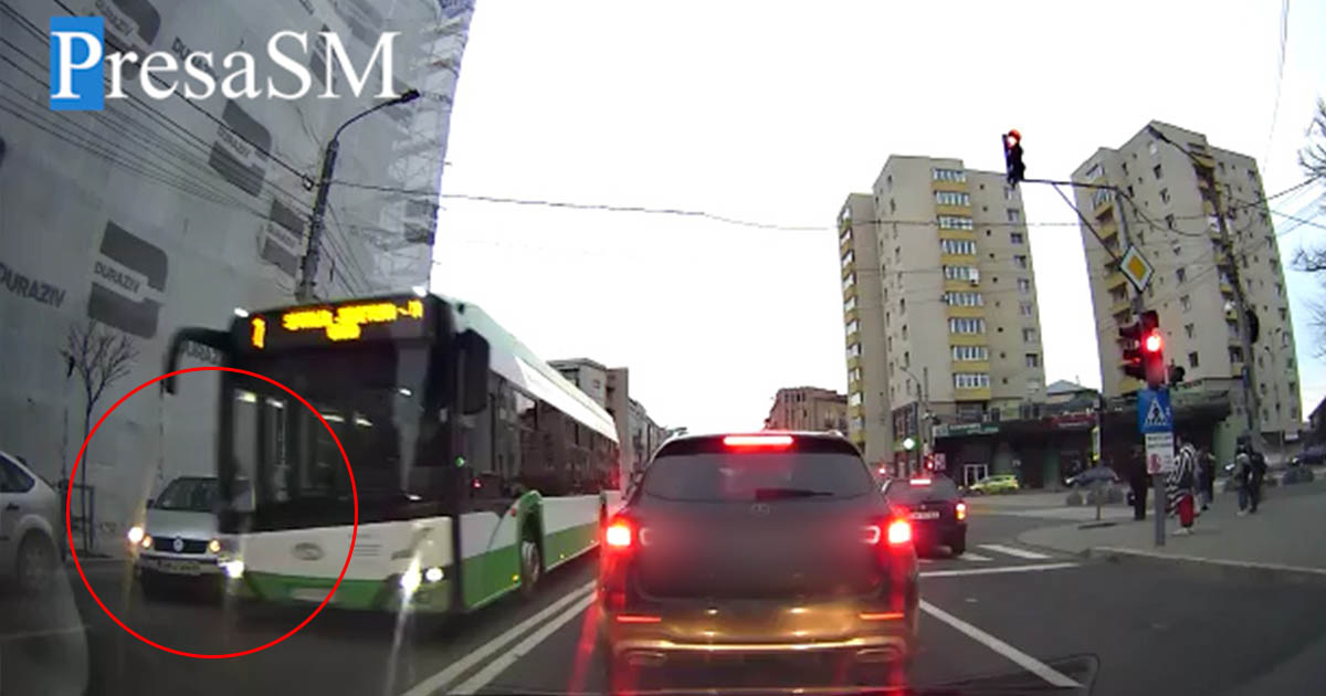 VIDEO. Accident surprins LIVE în municipiul Satu Mare. A lovit autobuzul Transurban