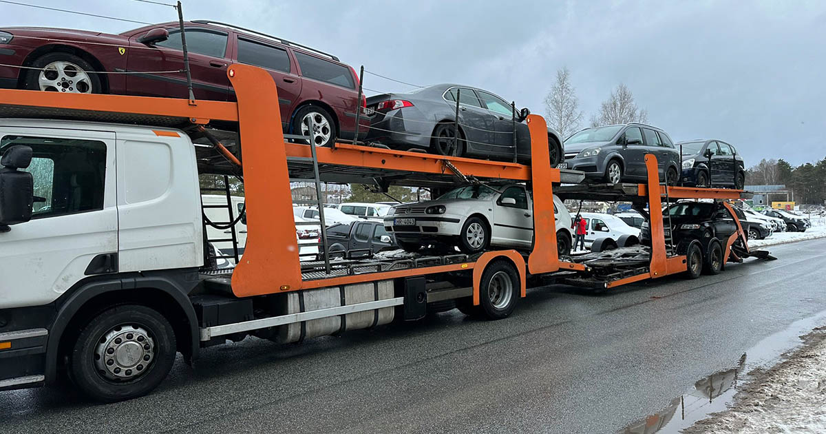 FOTO. O țară din Europa confiscă mașinile șoferilor băuți și le vinde. Surplusul, trimis ca ajutor în Ucraina