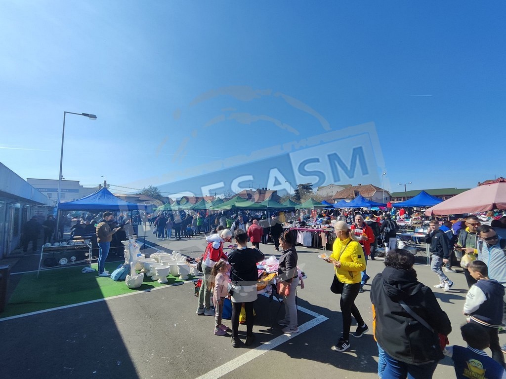 Sătmărean cu spirit civic! A găsit un portofel plin cu bani și carduri la Piața de Vechituri. L-a predat polițiștilor