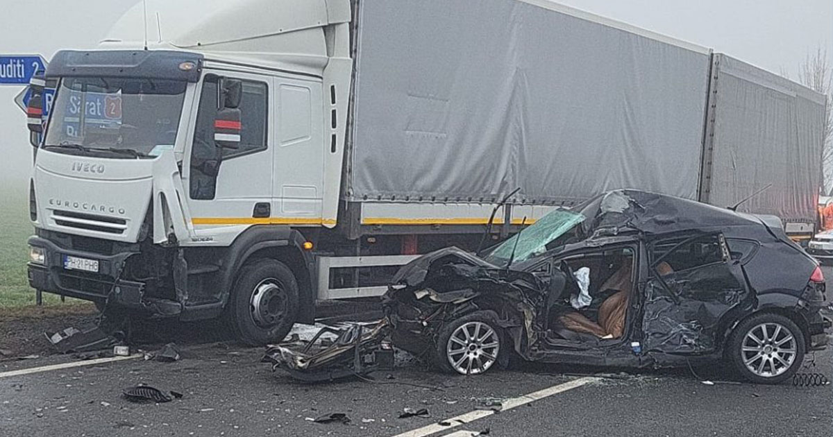 FOTO. Accident grav în țară. Carambol cu mașini și TIR-uri. Un tânăr, în stare critică