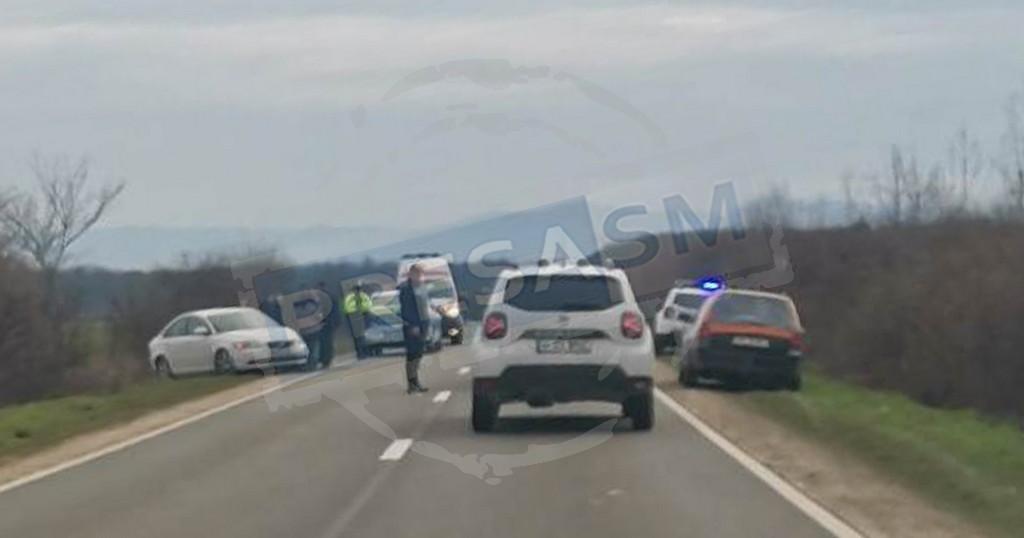 FOTO. Accident frontal pe DN19, în județ, după ce o șoferiță a depășit o coloană de mașini