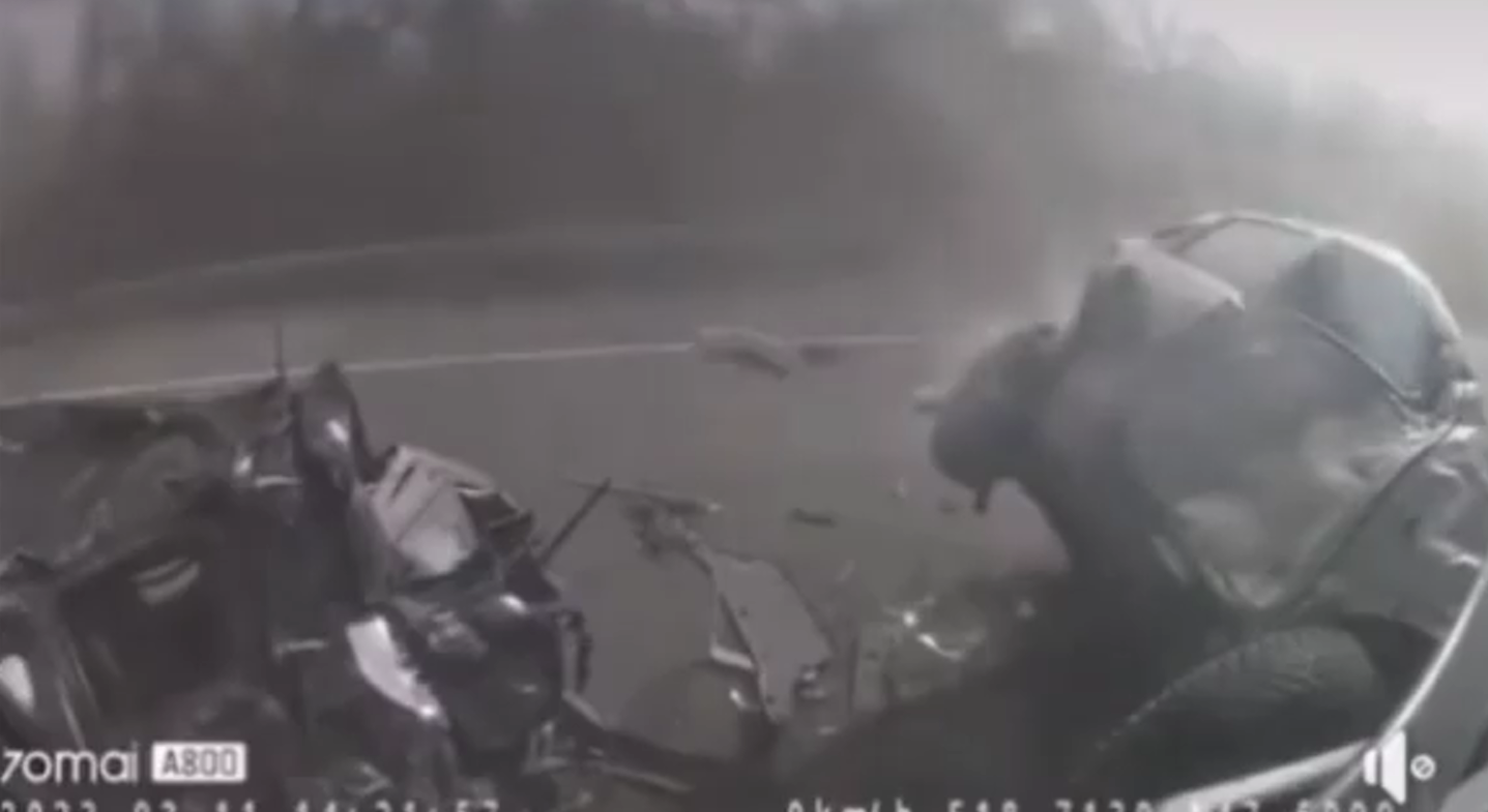 VIDEO. Momentul accidentului din Ungaria, surprins de camera unui TIR. O mașină intră cu viteză în carambol