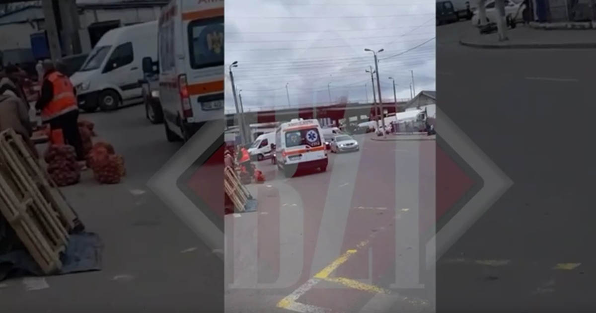 FOTO. Imagini revoltătoare într-un județ din țară. Cărau cartofi cu ambulanța în loc de pacienți