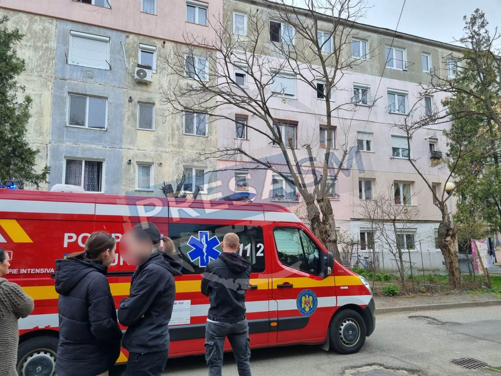 FOTO. Sătmăreanca căzută de la etajul 4, transferată de urgență la Timișoara