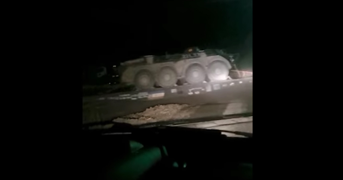 VIDEO. Un tren plin cu tehnică militară a deraiat. Incidentul, surprins de o cameră de bord