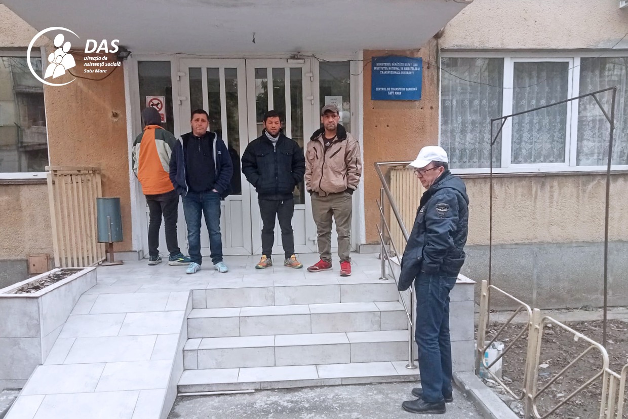 FOTO. Ne închinăm! Oamenii străzii au donat sânge pentru mămica în stare gravă