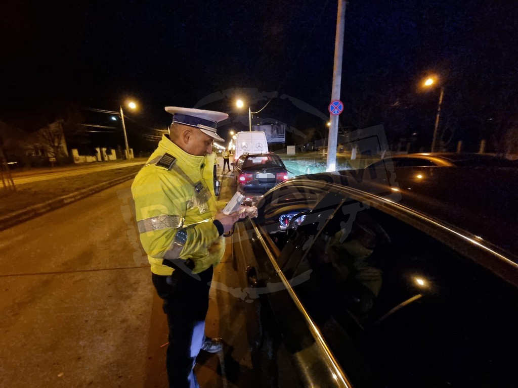 Prins fără permis la volan, un sătmărean l-a prostit pe polițist. L-a amendat pe fratele nevinovat