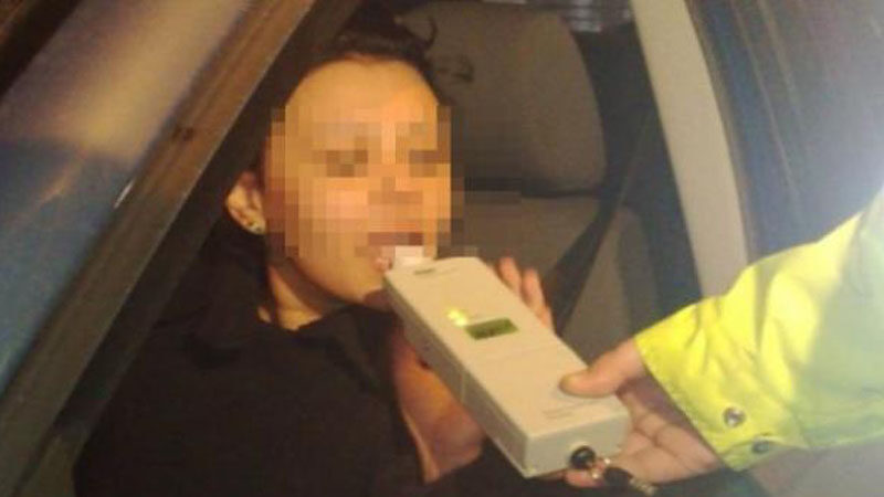 Sătmăreanca s-a urcat băută la volan. Pe podul Decebal a intrat pe contrasens și a lovit o altă mașină