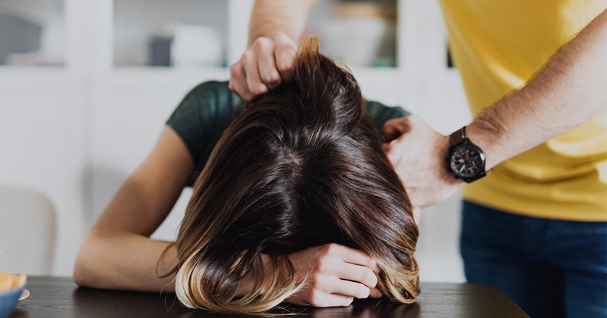 Un oșan s-a certat cu nevasta, apoi a bătut-o. Speriată, sătmăreanca a chemat polițiștii în ajutor