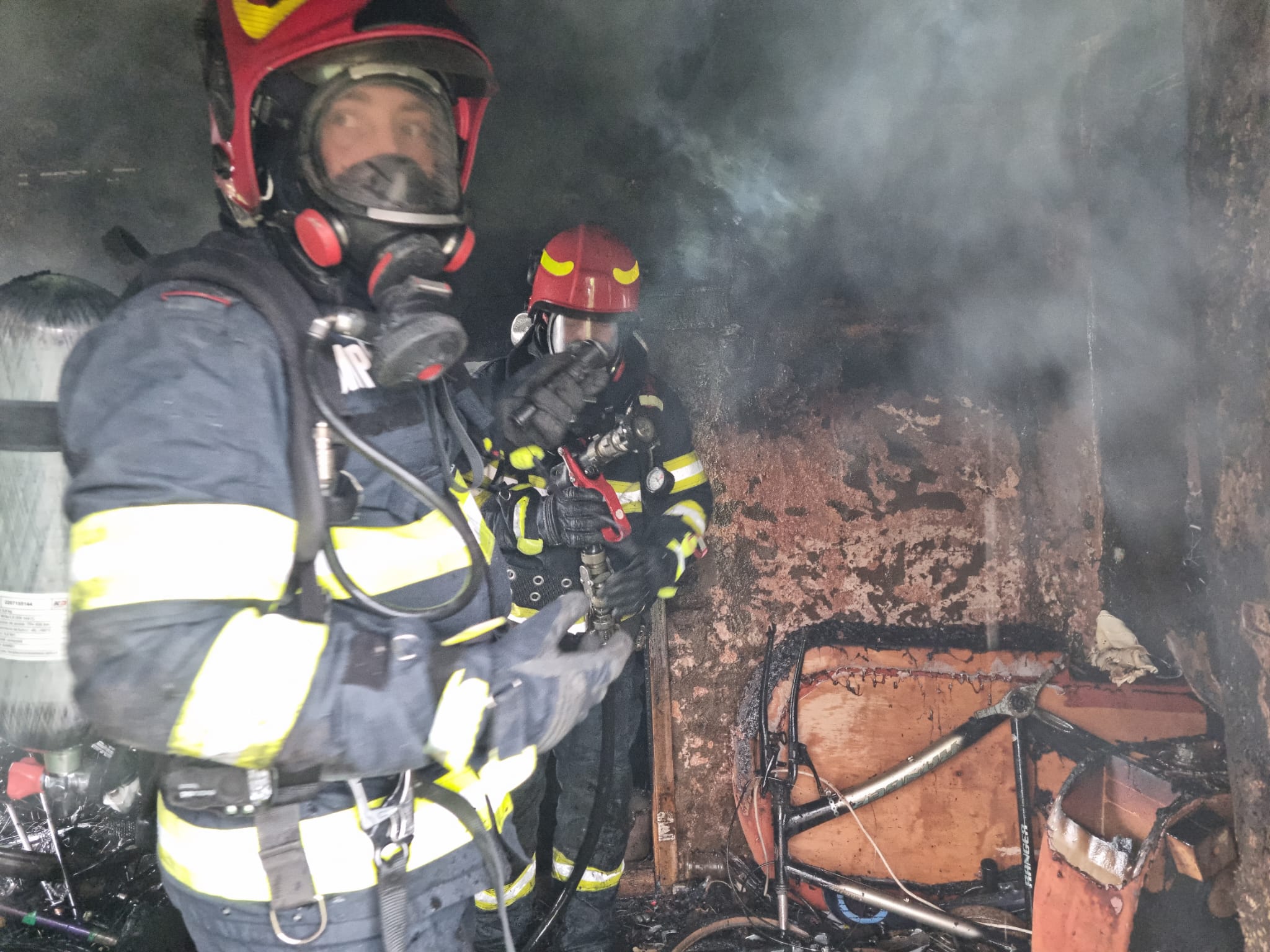 FOTO. Incendiu cu pericol de propagare, în județul Satu Mare. Au intervenit de urgență pompierii