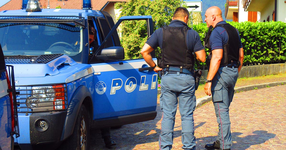 Paște ratat pentru mai mulți români din Italia. Au rămas fără șoferul microbuzului, după ce l-au arestat polițiștii