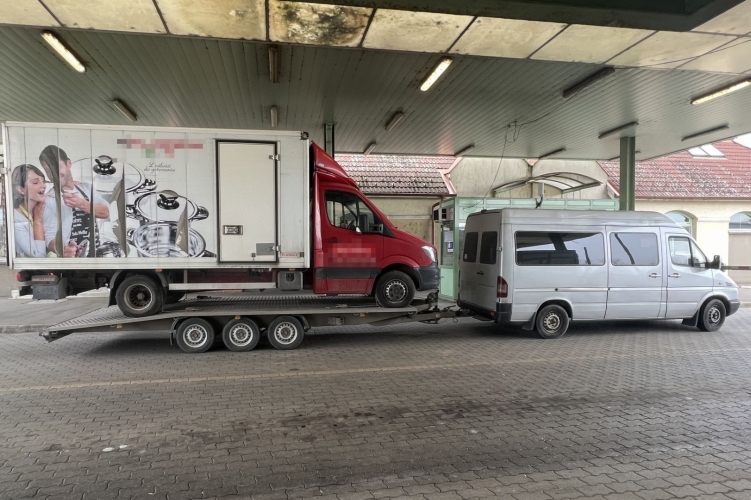 FOTO. Unii șoferi români îi disperă pe polițiștii din Ungaria. Amenzi în Vama Petea-Csengersima