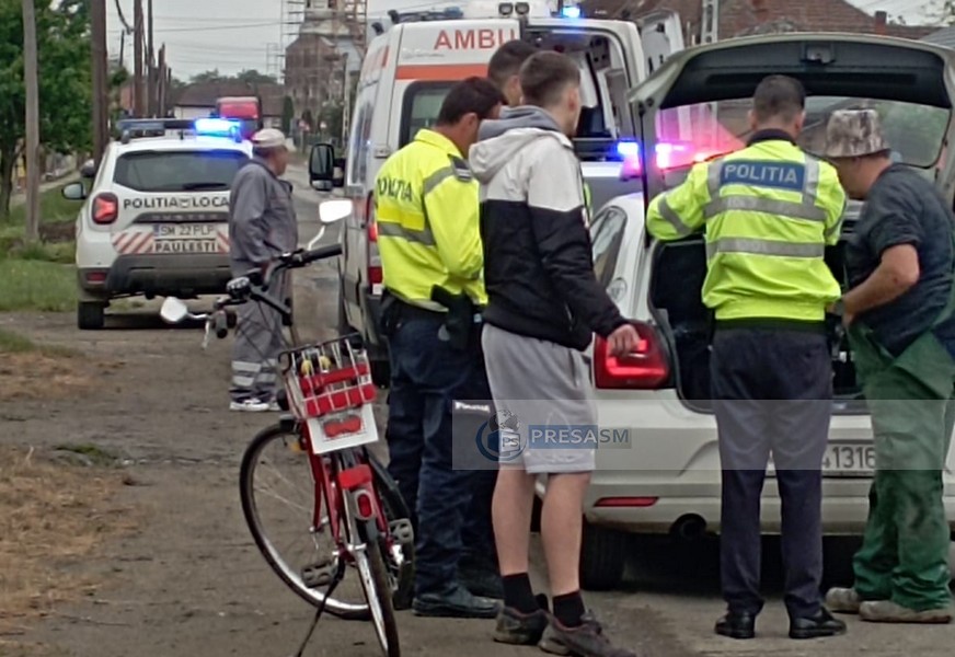 FOTO. Accident ciudat în județ. Depășire urmată de acroșarea unor bicicliști pe sensul opus