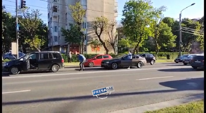 VIDEO. Accident pe Drumul Careiului. Un BMW a ”pupat” din spate o altă mașină