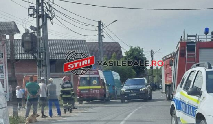 FOTO. Doi frați prinși sub un utilaj, unul a decedat. Dramă în județul vecin