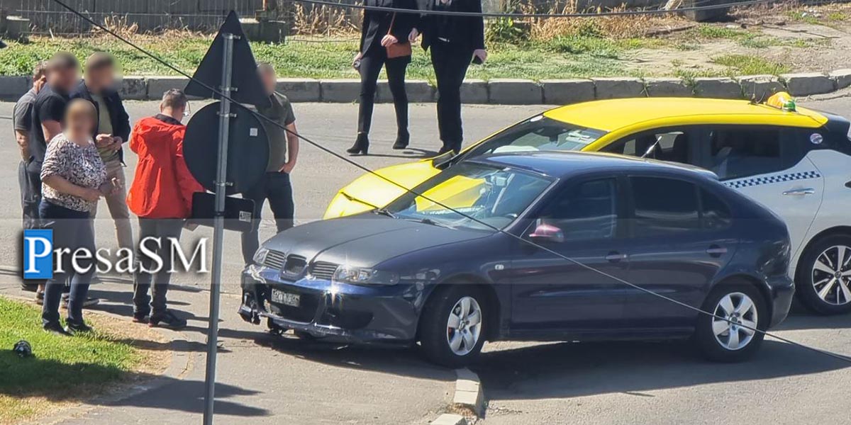 FOTO. Accident la coborâre pe Podul Golescu. Două mașini la un pas să lovească sediul Poliției de Frontieră