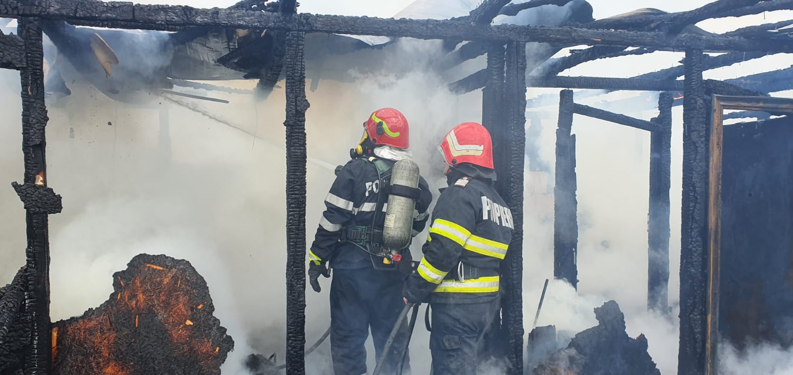 Incendiu în județul Satu Mare. O persoană a fost rănită